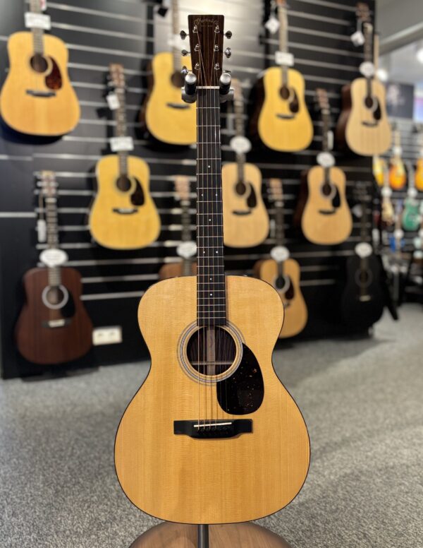 MARTIN GUITARS OM 21-10