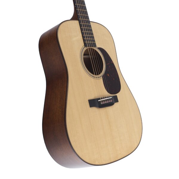 MARTIN GUITARS D-18 Modern Deluxe SHOWROOM-3