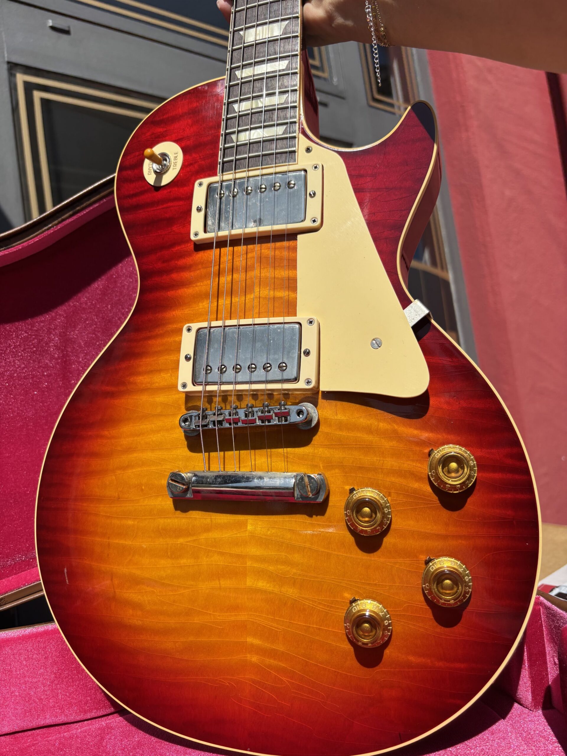 GIBSON 1959 Les Paul Standard Reissue Ultra Light Aged Factory Burst Murphy Lab -16