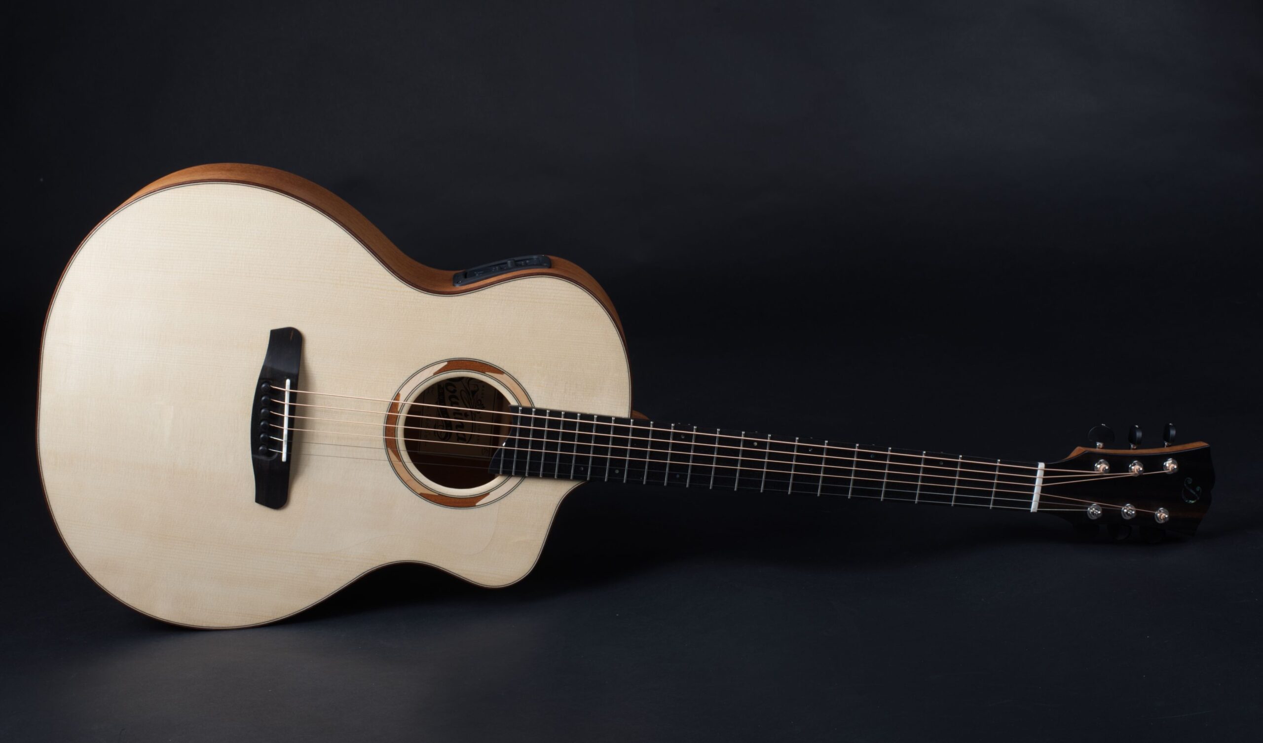 DOWINA Vintage Sauvignon GACE-SWS Fichte/Mahagoni Stage Pro-3